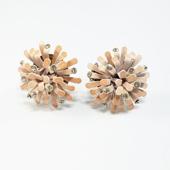 1950s Pink Enamel Flower Clip Earrings Rhinestone Centers Vintage Jewelry - Picture 9 of 10